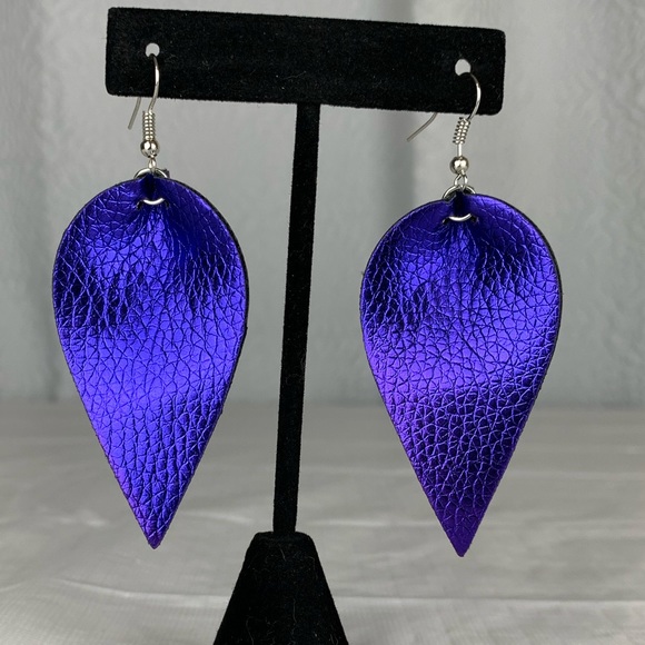 Boho Faux Leather Leaf Earrings - Picture 3 of 3